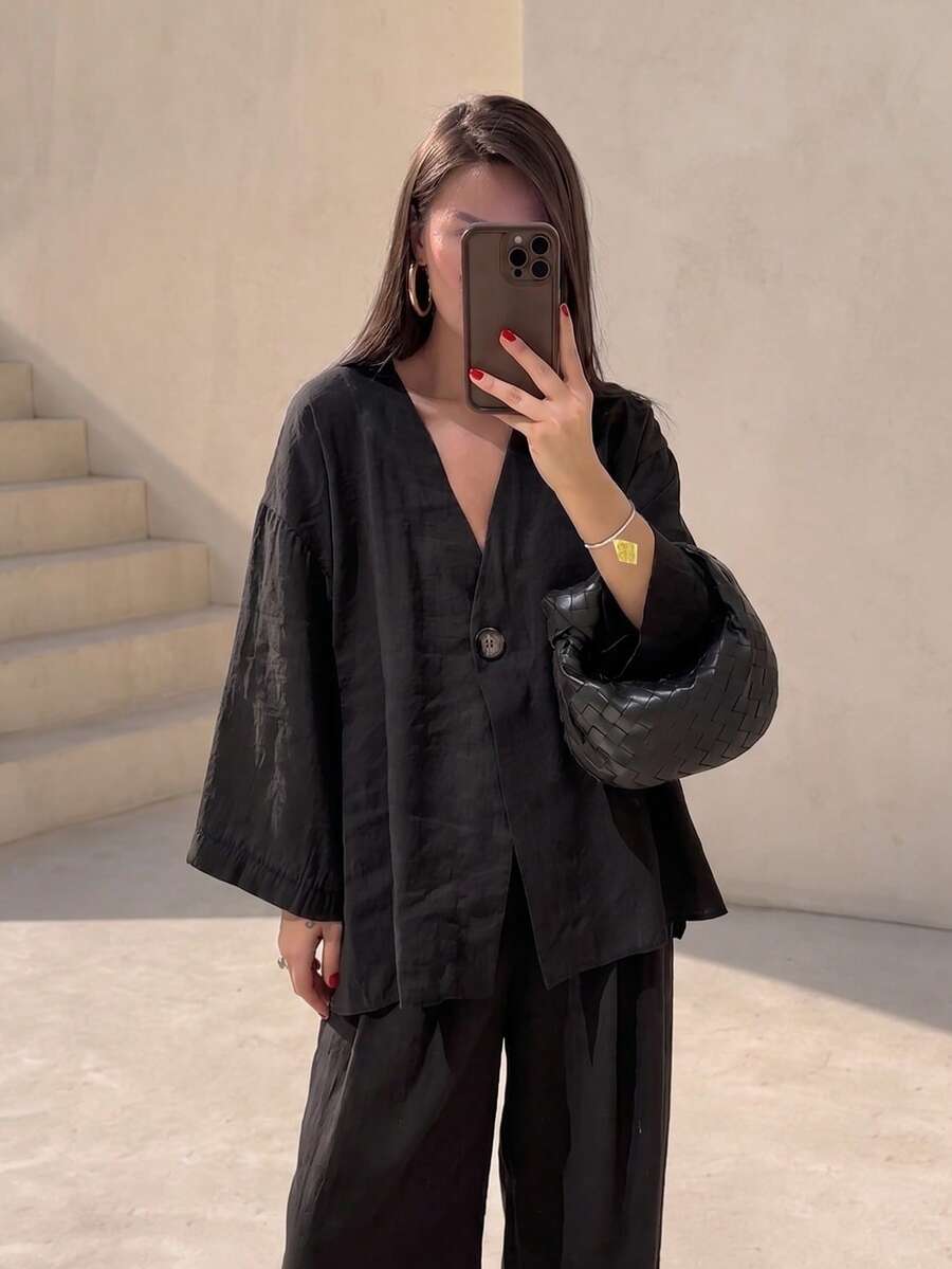 女款優雅夏季兩件套,深V領長袖上衣搭配高腰口袋長褲,不對稱下擺設計,美學風格 - 深灰色 - 查看 1