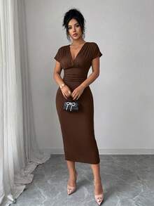 abyoxi 女款咖啡棕色交叉深V領抓皺收腰修身短袖中長洋裝，優雅復古辣妹風，適合上班通勤、外出約會、正式晚餐、生日派對，夏秋洋裝 - 棕色 - 查看 9