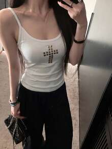 Tank Top Leher Bulat Pas Badan dengan Motif Silang Berhiaskan Kancing dan Tali Bahu Tipis, Warna Putih, Kasual untuk Musim Panas - Putih - View 2
