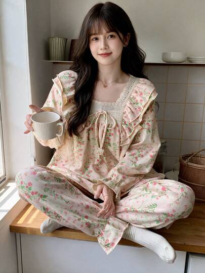 2pcs Women Sleepwear Set, Floral Print Top With Cute Princess Style, Comfortable 3/4 Pants, Suitable For Loungewear Or Outerwear, All Season