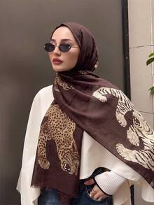 1pc Lady Meriadeth Wind Leopard Tiger Art Print Long Scarf, With Vintage Animal Print Fringed Edges, Making A Great Oversized Shawl For Daily Wear. - Brown - View 3