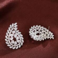 1 Pair Women's Vintage Hollow Feather Water Drop Fully Embellished Stud Earrings, Eye-Catching Versatile Earrings For Evening Party And Date - Earrings - View 1