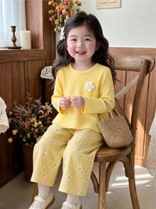 2pcs Baby Girl Casual Comfortable 3D Towel Embroidery Flower Decor Round Neck Long Sleeve Top & Daisy Print Plaid Straight Leg Pants Set, Spring/Autumn Lightweight - Yellow - View 1