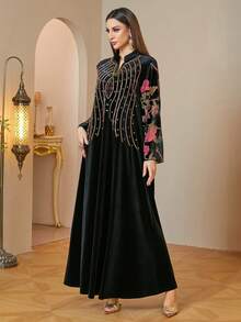 Elegant Black Velvet Maxi Abaya With Floral Embroidered Sleeves & Crystal Beading – Modest Muslim Evening Dress For Autumn & Winter - Black - View 5