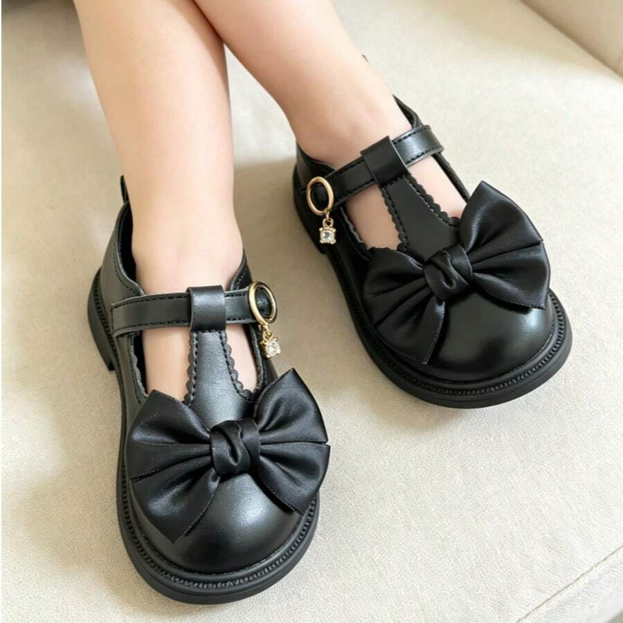 1 Pair New Cute Girls' Mary Jane Shoes, Hollow Wave Lace T-Strap Design, School Activities, School Uniform, Stage Performance, Party, Wedding Flower Girl Princess Shoes, Bow Decor, Daily Dress Casual Flat Shoes, Sweet Style Loafers, Birthday Party, Event, Performance, Banquet Girls' Shoes - Black - View 1