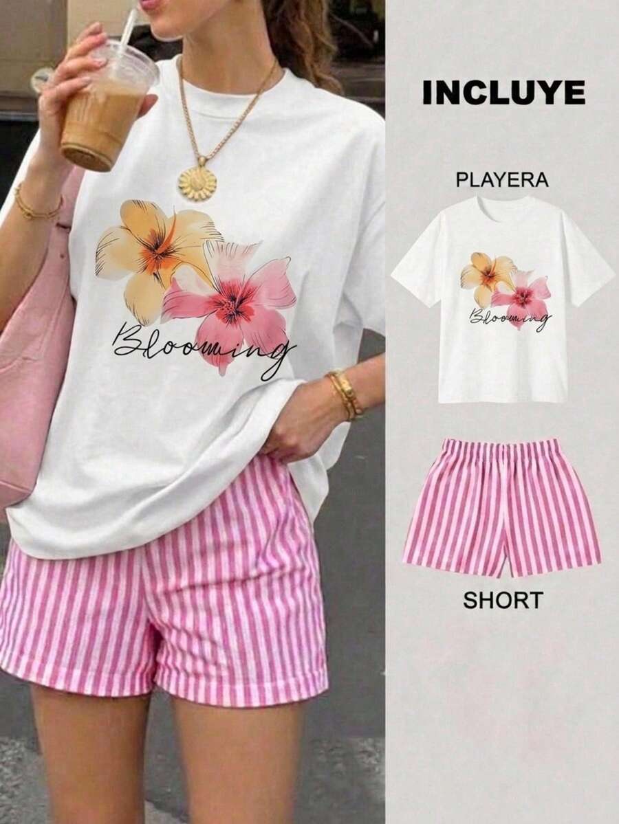 Conjunto de dos piezas, playera y short, playera estampada con dos flores de hibisco en tonos diferentes y texto "Blooming", short corto de rayas, ideal para vacaciones, para la playa, calor - 2 Playera Blanca con Short Rayas Rosa con Blanco - Ver 1