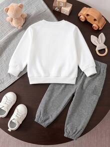 2pcs Setelan Baju Bayi Laki-laki Musim Gugur Rajut Motif Dasi Palsu Lengan Panjang, Atasan Kerah Bergaris Putih Dasar Modis untuk Anak-anak, Celana Kargo Abu-abu Pinggang Elastis dengan Kantong Palsu, Pakaian Bermain & Liburan Musim Semi - Grey - View 2