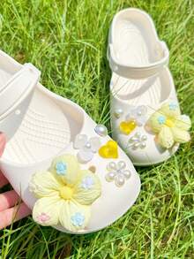 10pcs Yellow Large Flower Accessories, Heart DIY Shoe Decorations, Suitable For Perforated Sandals, Elegant And Fashionable, Gift For Girlfriend - Yellow - View 1