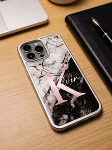 客製化字母姓名大理石印花手機殼，相容 iPhone 15 16 17 18 Pro Max，電鍍銀色邊框，UV 反向印刷，耐褪色，亮面光滑，可愛粉色愛心，個性化客製外殼，優雅美感保護殼，適合女性與女孩的理想禮物，完美適用於日常通勤、辦公、約會、旅行與度假 - 黑色 - 查看 6