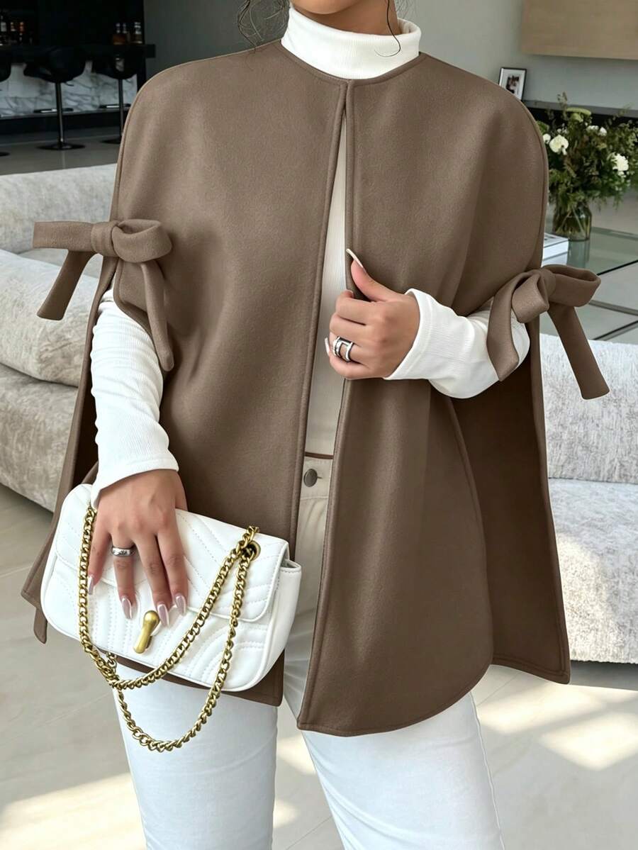 معطف كيب منسوج للنساء، تصميم رقبة دائرية، مزين بفيونكة، أكمام كيب، مناسب للارتداء في فصل الخريف - بني - مشاهدة 1