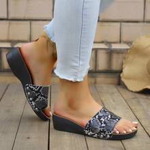 Sandal Pantai Platform Wedges Bermotif Ular dengan Hiasan Paku Keling untuk Wanita, Cocok untuk Musim Panas - Hitam - View 14