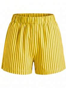 Conjunto de dos piezas, playera y short, playera estampada con dos flores de hibisco en tonos diferentes y texto "Blooming", short corto de rayas, ideal para vacaciones, para la playa, calor - 2 Playera Blanca con Short Rayas Verde con Amarillo - Ver 8
