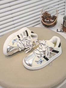 1 Pair New Embroidered Girls' Parent-Child Sneakers, Fashionable Versatile Casual Shoes With Floral Pattern, Suitable For Travel, Outdoor, Gatherings - Silver - View 1