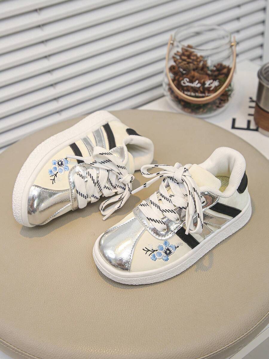1 Pair New Embroidered Girls' Parent-Child Sneakers, Fashionable Versatile Casual Shoes With Floral Pattern, Suitable For Travel, Outdoor, Gatherings - Silver - View 1