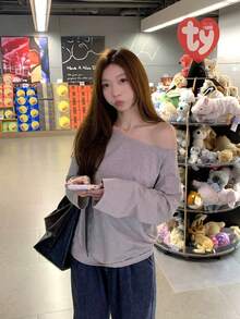 女款露肩長袖針織毛衣，標準版型，休閒純色上衣，適合秋季穿著度假 - 灰色 - 查看 4