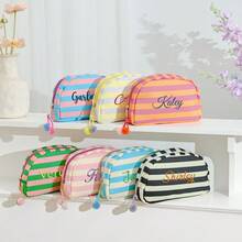 客製化刺繡條紋化妝包，個性化姓名化妝收納袋，附拉鍊與毛球，彩色帆布旅行盥洗用品收納袋，字母刺繡收納包，個性化禮物 - 彩色 - 查看 9