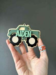 2D Flat Personalized Name Truck Shaped Keychain, Customized Name Men's Truck Keychain, Men's Keychain Gift, Customized Father's Day Holiday Keychain Gift - Multicolor - View 4