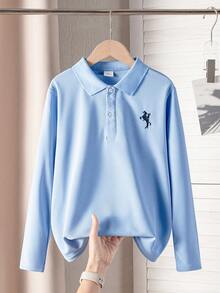 男孩女孩經典長袖 Polo 衫，騎士刺繡與條紋領口學院風上衣，適合返校季、日常穿著，秋冬款 - 淺藍色 - 查看 1