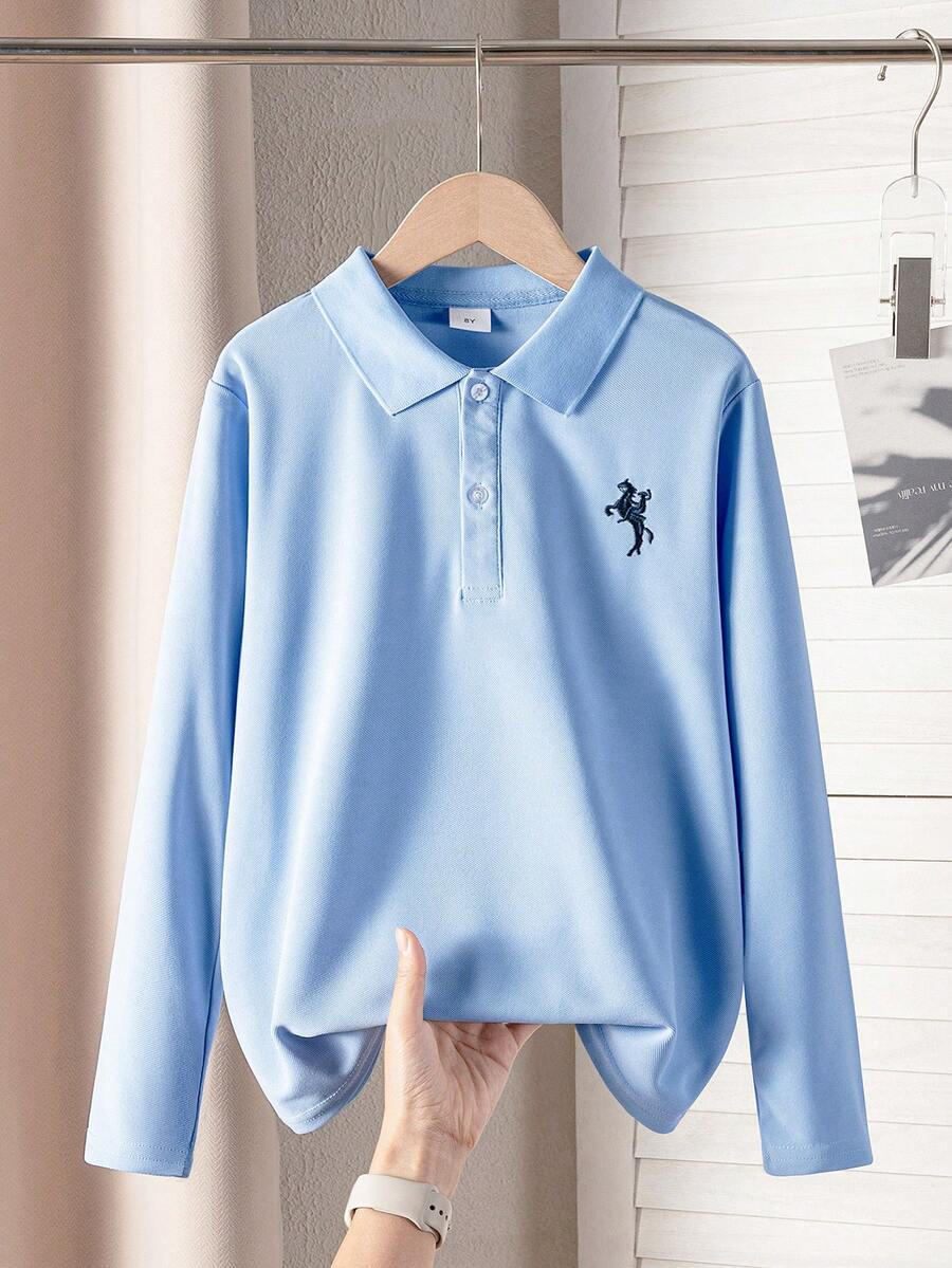 男孩女孩經典長袖 Polo 衫,騎士刺繡與條紋領口學院風上衣,適合返校季、日常穿著,秋冬款 - 淺藍色 - 查看 1