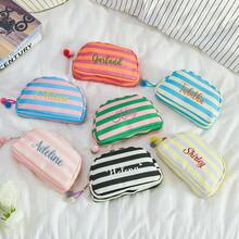 客製化刺繡條紋化妝包，個性化姓名化妝收納袋，附拉鍊與毛球，彩色帆布旅行盥洗用品收納袋，字母刺繡收納包，個性化禮物 - 彩色 - 查看 10