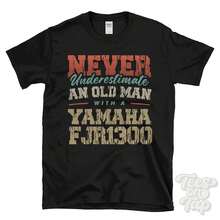 NEVER UNDERESTIMATE AN OLD MAN WITH A  FJR1300 FUNNY T-SHIRT - 黑色 - 查看 1