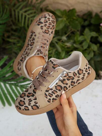 Sepatu Sneakers Wanita Model Low-Top dengan Resleting Samping Motif Leopard, Sol Karet Bertali, Gaya Retro Kasual untuk Berjalan dan Berolahraga.