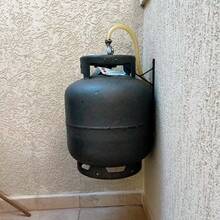 Suporte Suspenso Botijão Gás 34cm de Parede Reforçado Com Kit Instalação Alta Resistência - Suporte Botijão - Visão 2