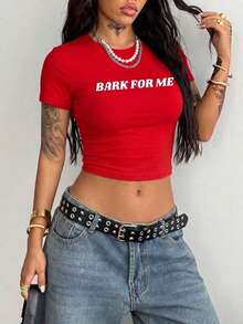 Women's Y2K Streetwear "Bark Call Me" Pattern Crop Top - Black Geometric Crew Neck Short Sleeve Shirt, Bold Print, Unique Shirt, Women's Top - 紅色 - 查看 2