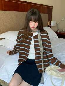 女款條紋對比色針織開襟衫 秋冬新款韓式簡約長袖百搭毛衣外套(隨機條紋) - 咖色 - 查看 2