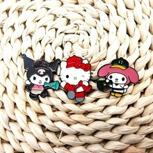 SANRIO 1件可愛卡通三麗鷗胸針，萬聖節與聖誕節金屬徽章，Hello Kitty胸針，柔甜貓咪合金包包配件針 - 彩色 - 查看 4