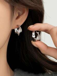 1 Pair Geometric Fashion Mobius Loop Earrings Suitable For Women's Daily Casual Wear - Silver - View 3