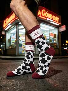 1 Pair Men's Black & White Cow Print With Burgundy Contrast Letter Mid-Calf Socks, Street Style, Suitable For Daily Wear/Skateboarding/Holiday Gift - Multicolor - View 2