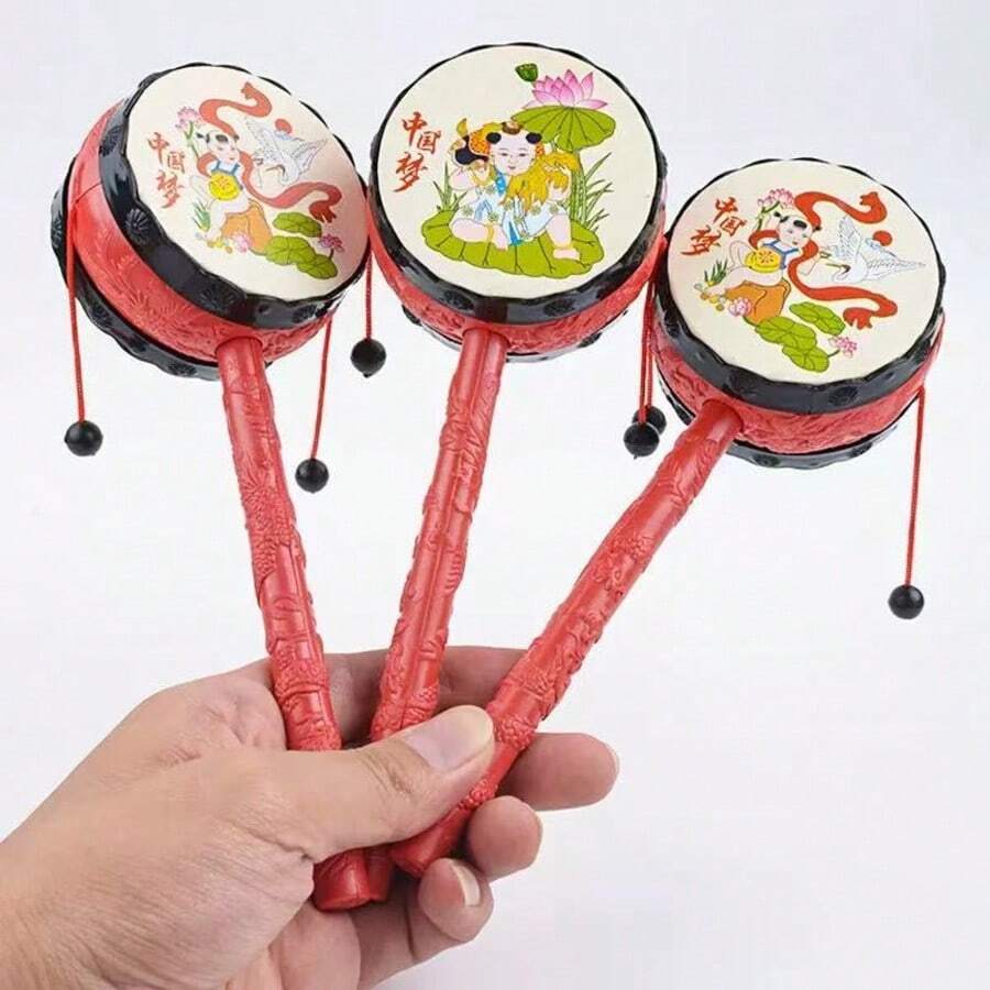 Traditional Chinese Style Rattle Drum, Classic Hand-Shaken Toy, Rattle Toy, Produces Sound By Shaking The Rope-Attached Weight To Strike The Drum Surface, Features Chinese New Year Painting Style Design, Red Carved Handle, Combines Traditional Rattle Drum Structure With Chinese Cultural Theme Design, Random Style - 彩色 - 查看 1