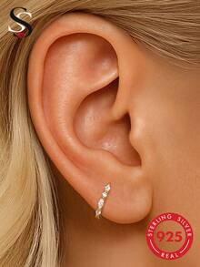SereneSpark 1 pieza Pendientes asimétricos clásicos de plata de ley 925 con circonita cúbica, con baño de oro de 18K, adecuados para el uso diario de mujeres, bodas, fiestas, Día de San Valentín y otras ocasiones. - Dorado - Ver 1