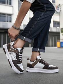 Zapatillas casuales planas con cordones y bloques de color para hombres, zapatos planos de pareja cómodos con estampado de impresión aleatoria y versátil para la calle - blanco marrón - Ver 12