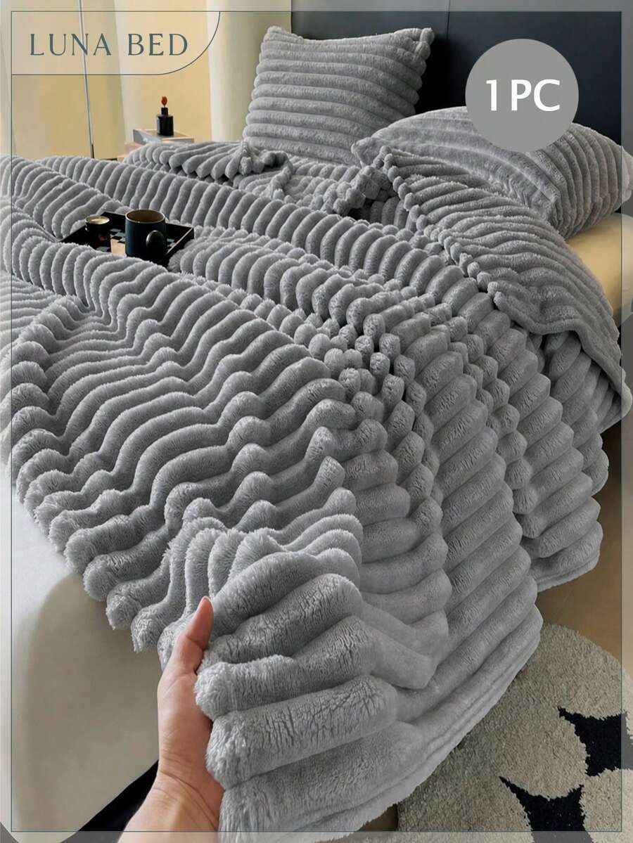 1 Pc Solid Color Flannel Blanket, Soft Cozy Wool Blanket, Available In Multiple Sizes, Christmas Blanket Suitable As Bedspread & Sofa Throw, Can Be Used In Winter And All Seasons, Fit For Sofa, Bed, Chair, Etc. - Light Grey - View 1