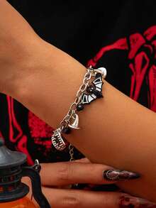 1 Peça Pulseira Estilo Punk Escuro para Halloween, Corrente Prateada Grossa com Morcego, Aranha, Presa, Chapéu de Bruxa, Pingentes Legais, Decorada com Acessórios de Cristal Preto Falso, Comprimento de Corrente Ajustável, Estilo Personalizado de Nicho, Adequado para Fantasia de Halloween, Uso Diário e Festa Temática, Cheio de Atmosfera - Prata - Visão 9