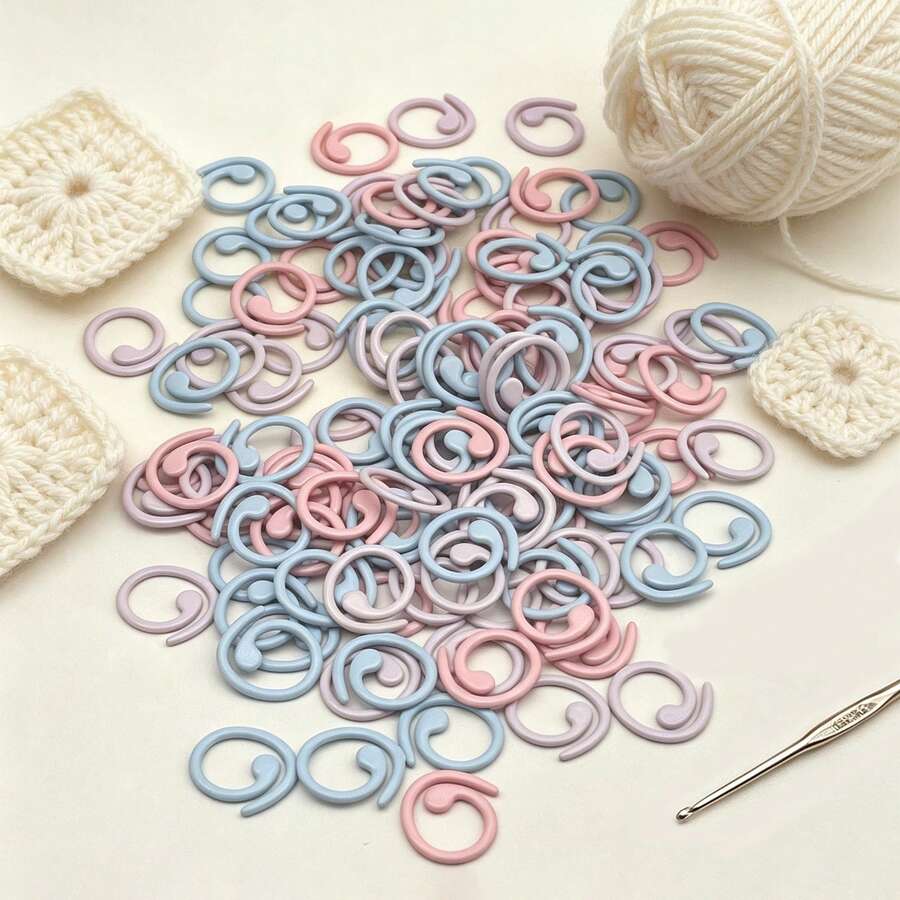 10/20/30/50/60/100 buah Penanda Tusuk Rajut Spiral Logam Aneka Warna, Cincin Penanda Tusuk Logam Terbuka dengan Kotak Penyimpanan, Untuk Menandai Pakaian Rajut, Proyek Kerajinan DIY, Pelacakan Tusuk Kunci Benang Jahit dan Rajutan - merah muda, biru, ungu - View 1