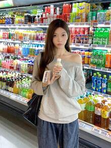 女款露肩長袖針織毛衣，標準版型，休閒純色上衣，適合秋季穿著度假 - 灰色 - 查看 3