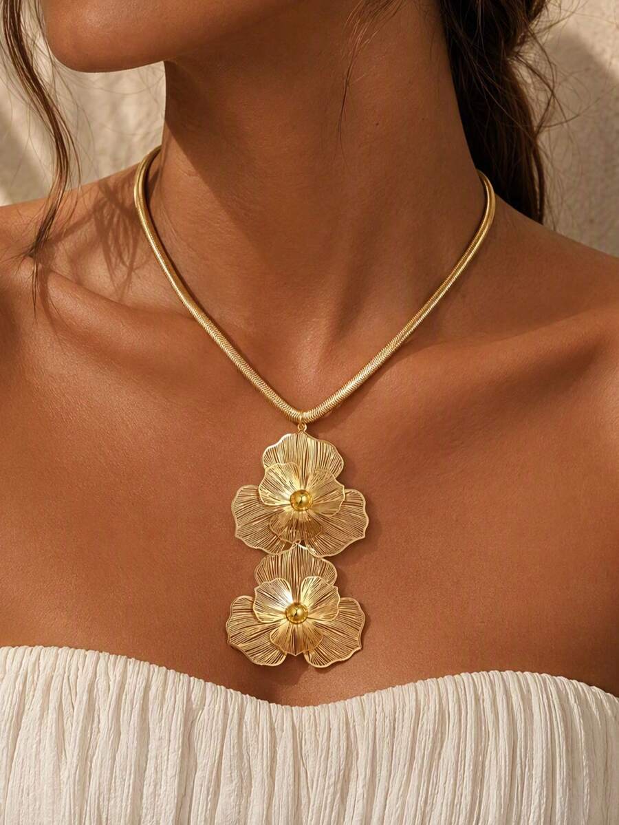 1pc Minimalist Elegant Design Metal Hollow Flower Pendant With Gold Chain Necklace, Women's Neck Jewelry, Suitable For Daily Commute, Dating And Vacation Wear - Gold - View 1