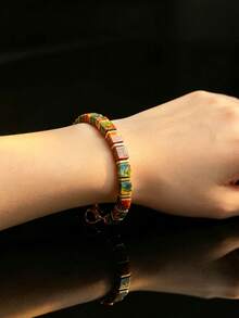 Gelang persegi berwarna turquoise 1 buah ini adalah pilihan tepat untuk dipakai sehari-hari dan juga menjadi hadiah yang indah untuk teman. - Cantik Sekali - View 2