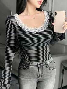 Kaos Bergaris Hitam dengan Hiasan Renda, Desain Slim Fit, Atasan Lengan Panjang untuk Wanita, Awal Musim Gugur - Hitam - View 1