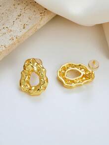 1pc European And American Niche Style Asymmetrical Textured Hollow Stud Earrings, Copper Plated Gold Liquid Wrinkle Asymmetric Round Hoop Earrings, Premium Versatile Commuter Artistic Elegant Ear Jewelry - Gold - View 5