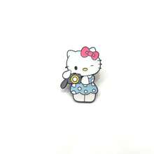 SANRIO 1件裝可愛卡通三麗鷗胸針，萬聖節與聖誕節金屬徽章，Hello Kitty胸針，甜美柔美貓咪合金包包配件針 - 彩色 - 查看 6