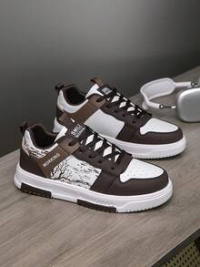 Zapatillas casuales planas con cordones y bloques de color para hombres, zapatos planos de pareja cómodos con estampado de impresión aleatoria y versátil para la calle - blanco marrón - Ver 4