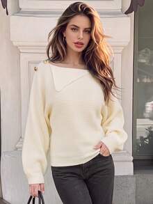 كنزة صوفية نسائية أنيقة بلون أبيض مائل للصفرة بأسلوب كتف واحد مع أزرار ذهبية على الكتف وأكمام طويلة ونسيج مضلع بتصميم فضفاض للخريف - أبيض - مشاهدة 6