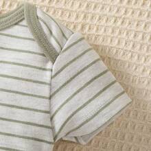 Kit Bebê 3 Peças com Body, Macacão Manga Longa e Babador, Roupa Infantil Estampada em Algodão para Menino e Menina de 0 a 9 Meses - Azul cadete - Visão 6