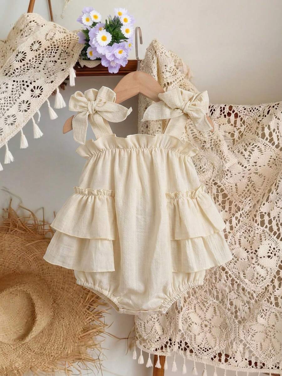 1件女嬰修身甜美柔軟可愛風多層荷葉邊肩帶蝴蝶結裝飾連身衣,輕量無袖細肩帶花苞造型,日常街頭穿著溫柔吸睛夏季套裝 - 杏色 - 查看 1