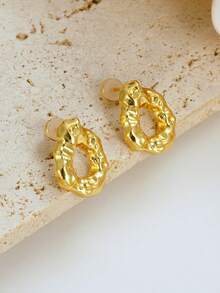1pc European And American Niche Style Asymmetrical Textured Hollow Stud Earrings, Copper Plated Gold Liquid Wrinkle Asymmetric Round Hoop Earrings, Premium Versatile Commuter Artistic Elegant Ear Jewelry - Gold - View 4