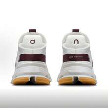 On Running Women Running Shoes - 米白 / 桑葚酒紅 - 查看 3